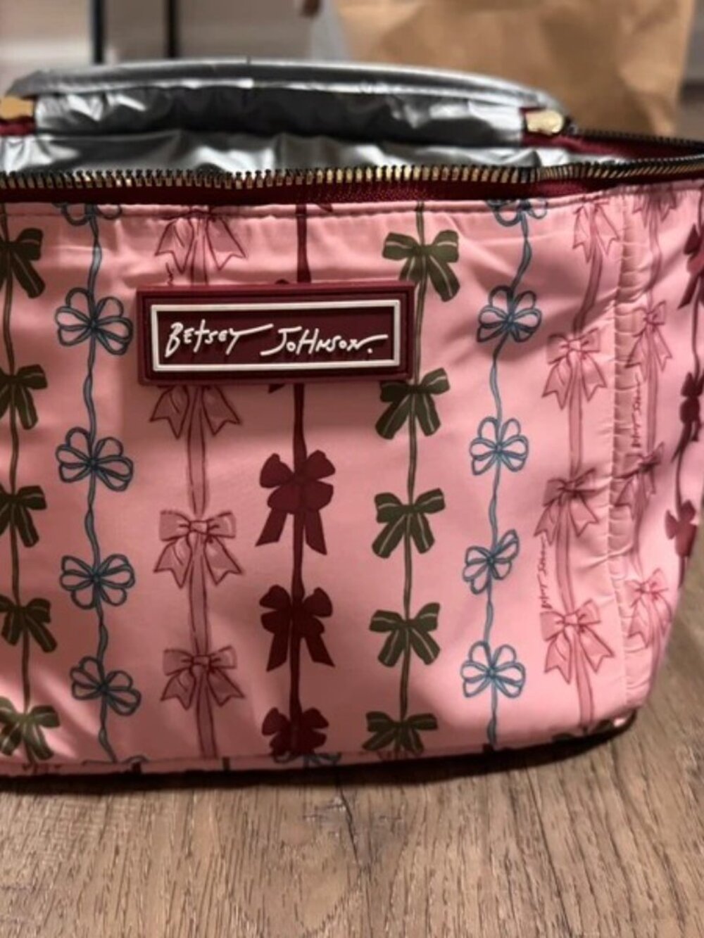 Betsey Johnson Pink Bow Print Crossbody Bag with Burgundy Trim - Picture 2 of 3